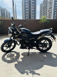Black TVS Raider 125