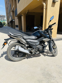 Black TVS Raider 125