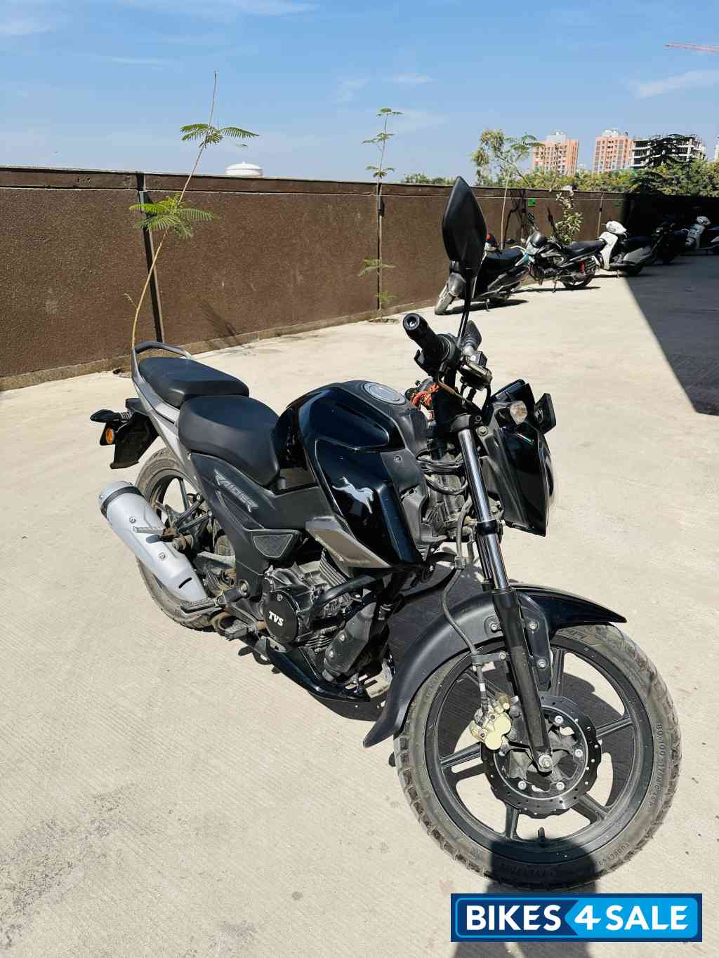 Black TVS Raider 125