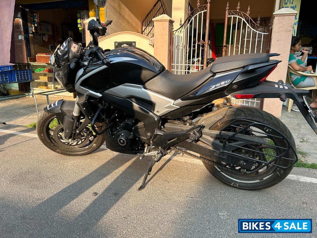 Black Bajaj Dominar 250 2022