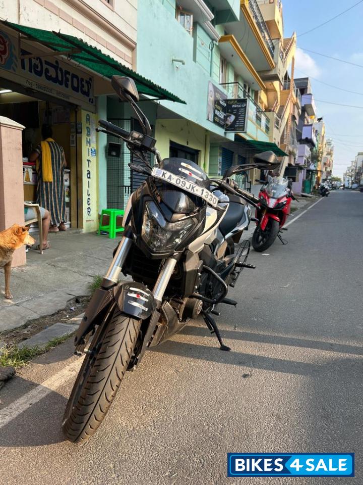 Black Bajaj Dominar 250 2022