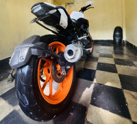 Pearl White Yamaha MT-15