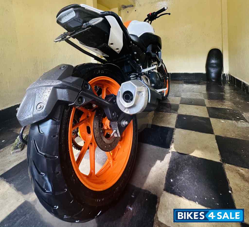 Pearl White Yamaha MT-15