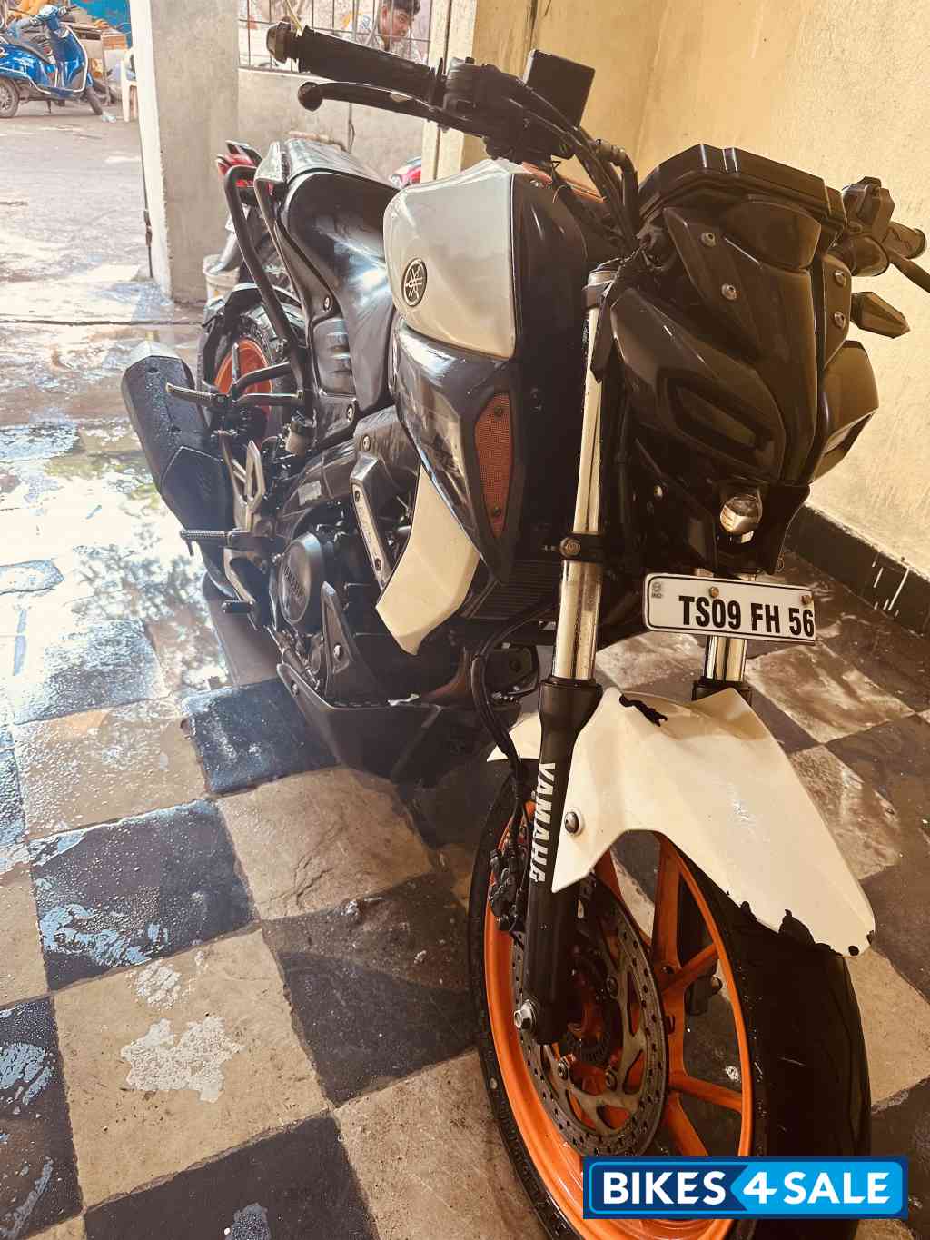 Pearl White Yamaha MT-15