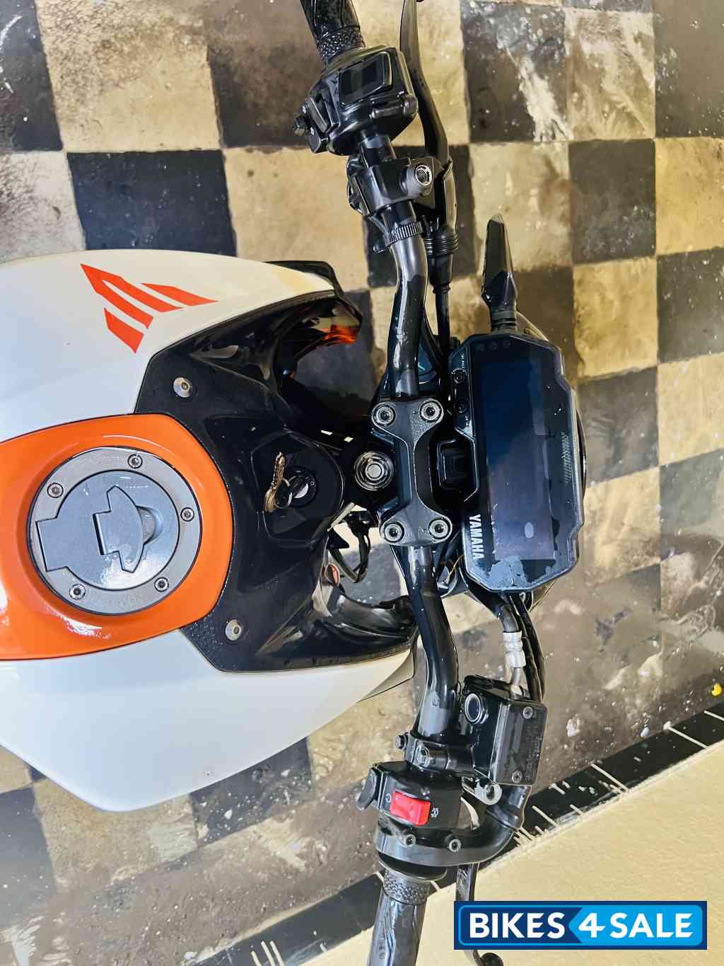 Pearl White Yamaha MT-15