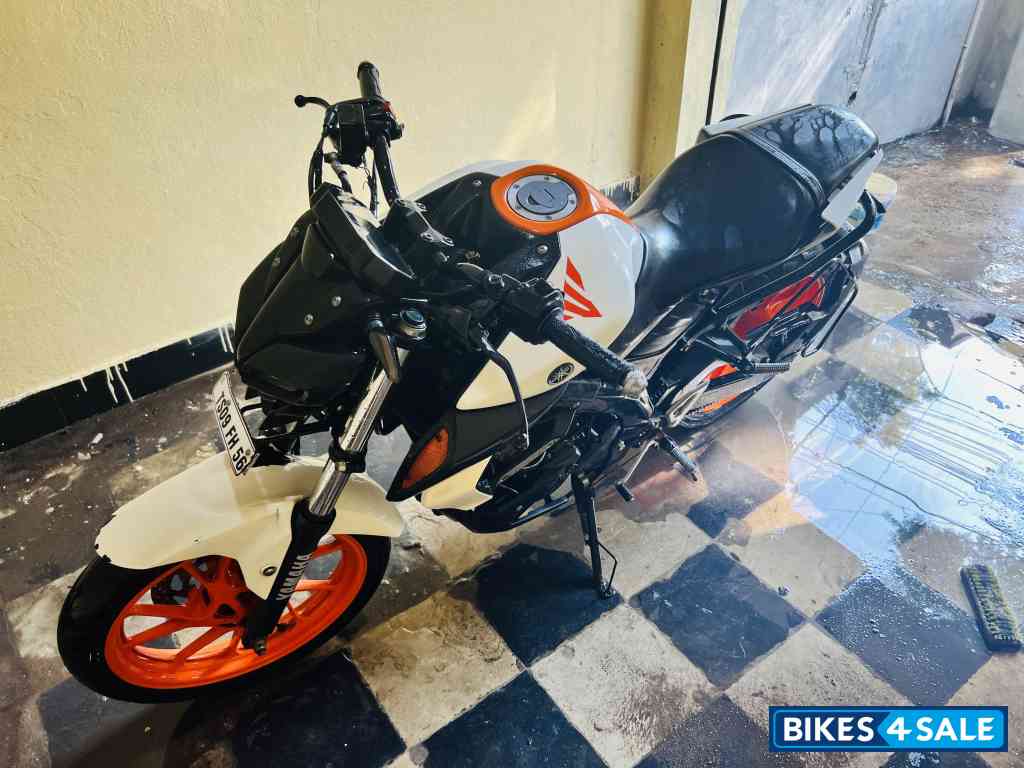 Pearl White Yamaha MT-15