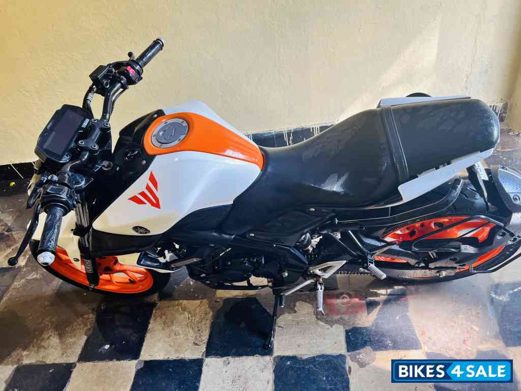 Pearl White Yamaha MT-15