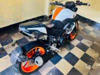 Pearl White Yamaha MT-15