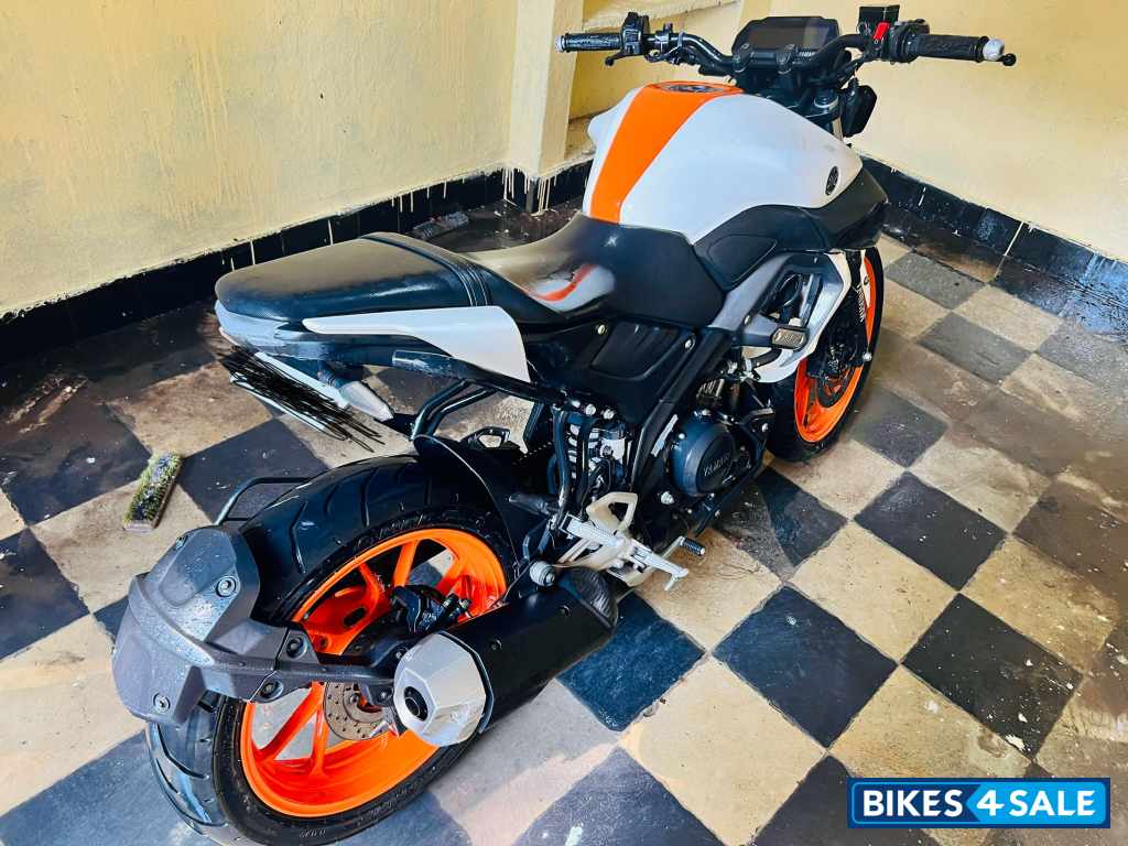 Pearl White Yamaha MT-15