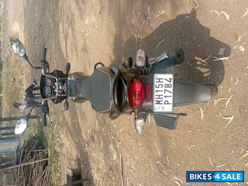 Black Bajaj Platina 100 ES