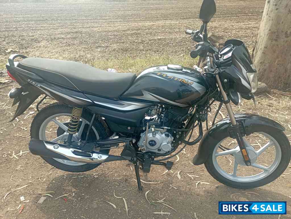 Black Bajaj Platina 100 ES