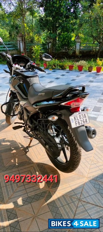 Pearl Igneous Black Honda Unicorn 160 BS6