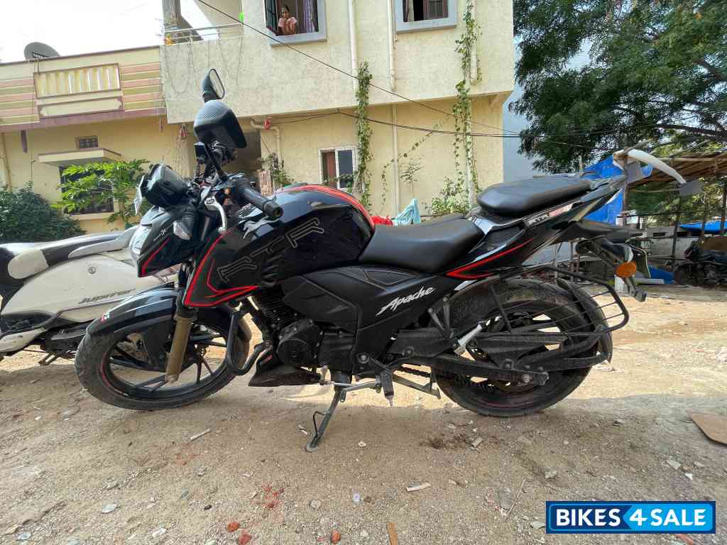 Black/red TVS Apache RTR 200 4V 2022
