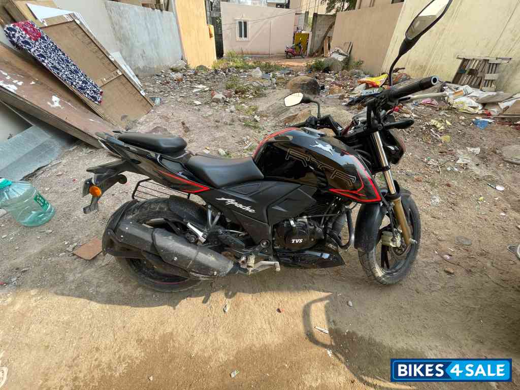 Black/red TVS Apache RTR 200 4V 2022 Black/red TVS Apache RTR 200 4V 2022
