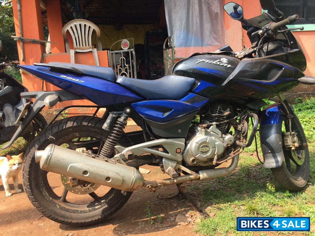 Bajaj Pulsar 220F