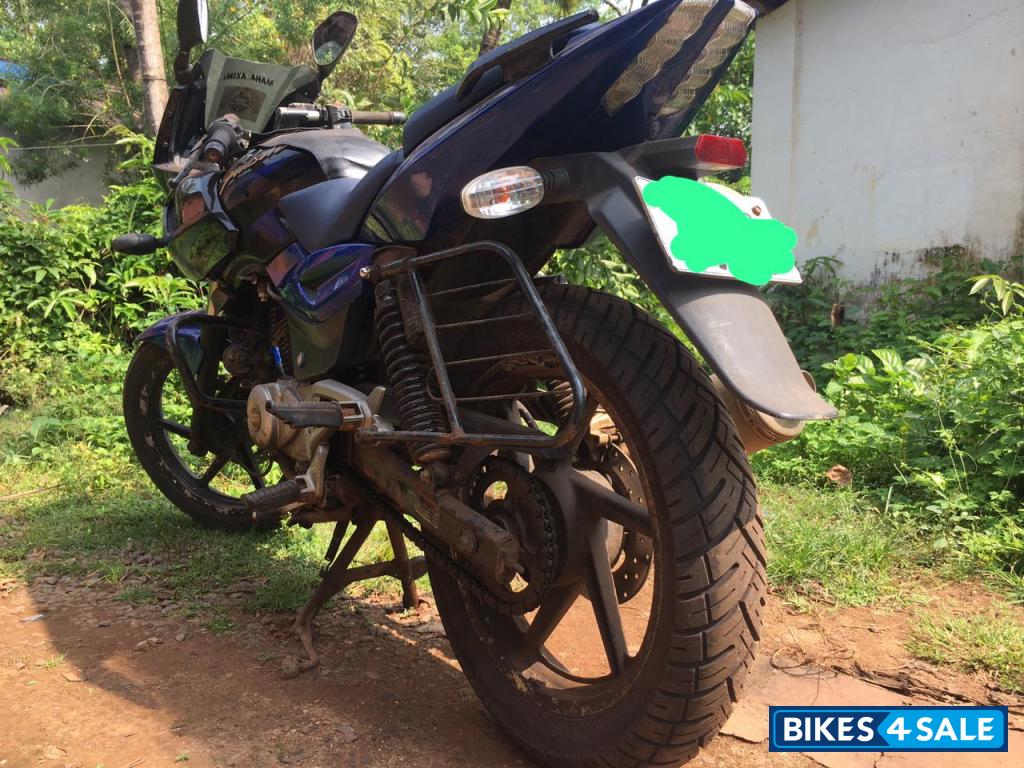 Bajaj Pulsar 220F