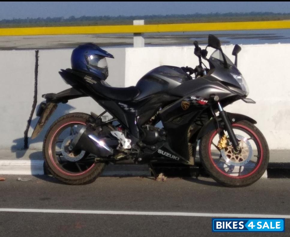 Grey Suzuki Gixxer SF SP