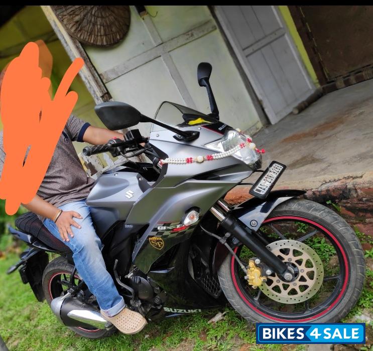 Grey Suzuki Gixxer SF SP