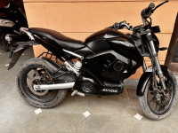 Black Revolt RV 400
