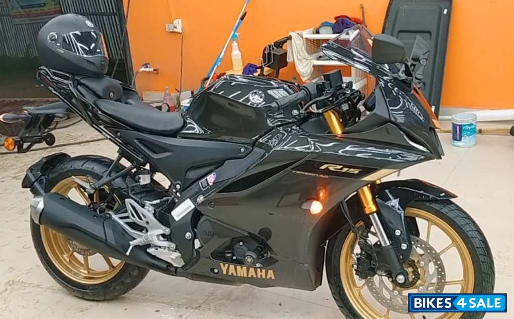 Yamaha R15 V4