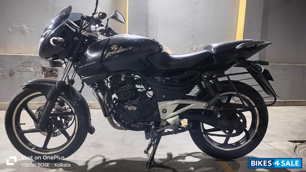 Black Metalic Bajaj Pulsar 200 DTSi