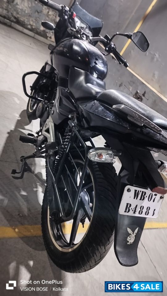 Black Metalic Bajaj Pulsar 200 DTSi