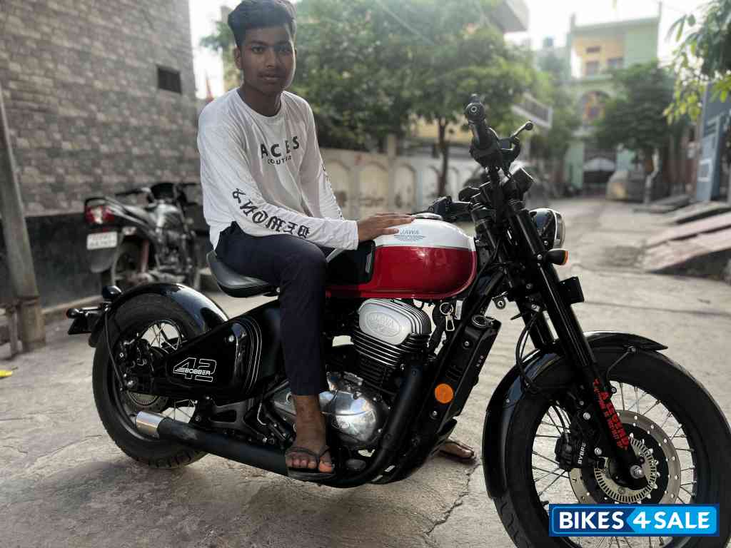 Dual Tone Red Black Jawa 42 Bobber Dual Channel ABS