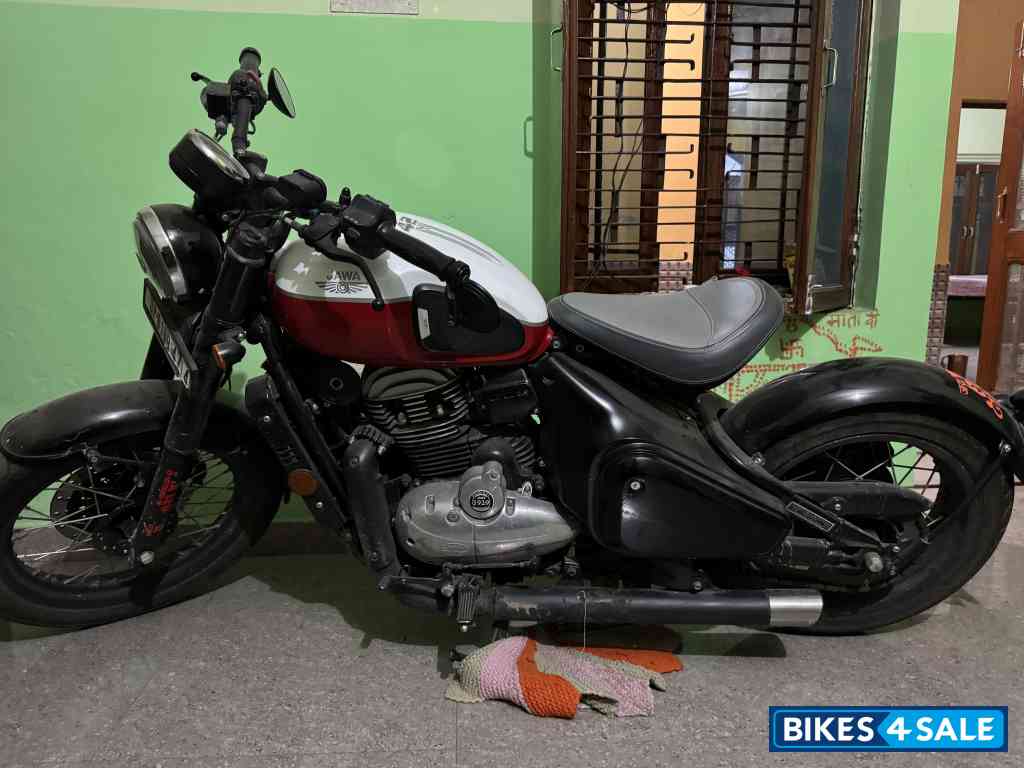 Dual Tone Red Black Jawa 42 Bobber Dual Channel ABS