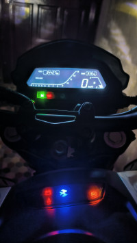 Moon White Bajaj Dominar 400 Disc