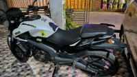 Moon White Bajaj Dominar 400 Disc
