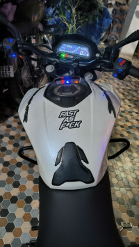 Moon White Bajaj Dominar 400 Disc
