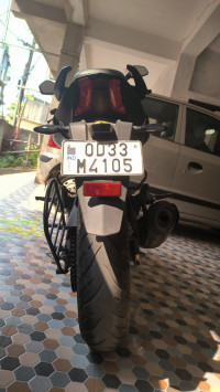 Moon White Bajaj Dominar 400 Disc