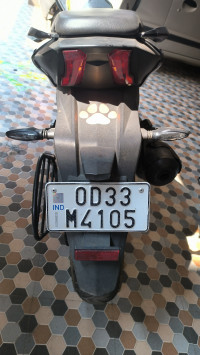 Moon White Bajaj Dominar 400 Disc