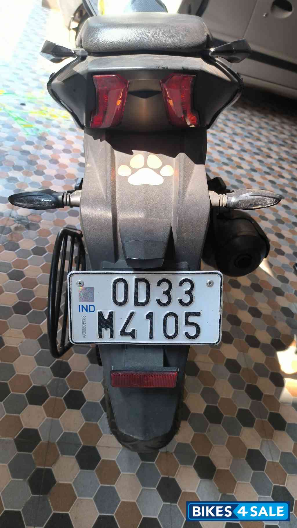 Moon White Bajaj Dominar 400 Disc Moon White Bajaj Dominar 400 Disc