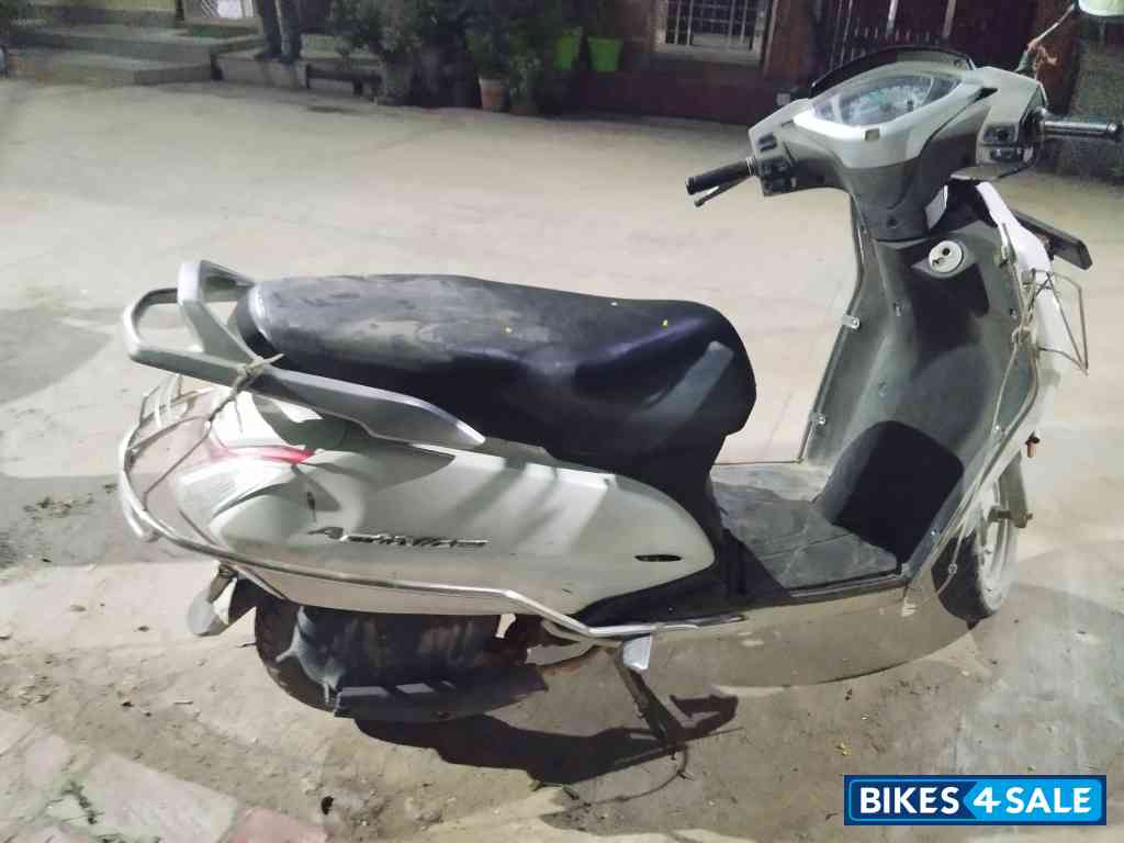 White Honda Activa 125