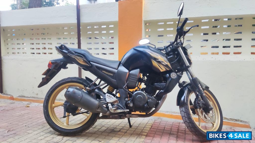 Black Yamaha FZ