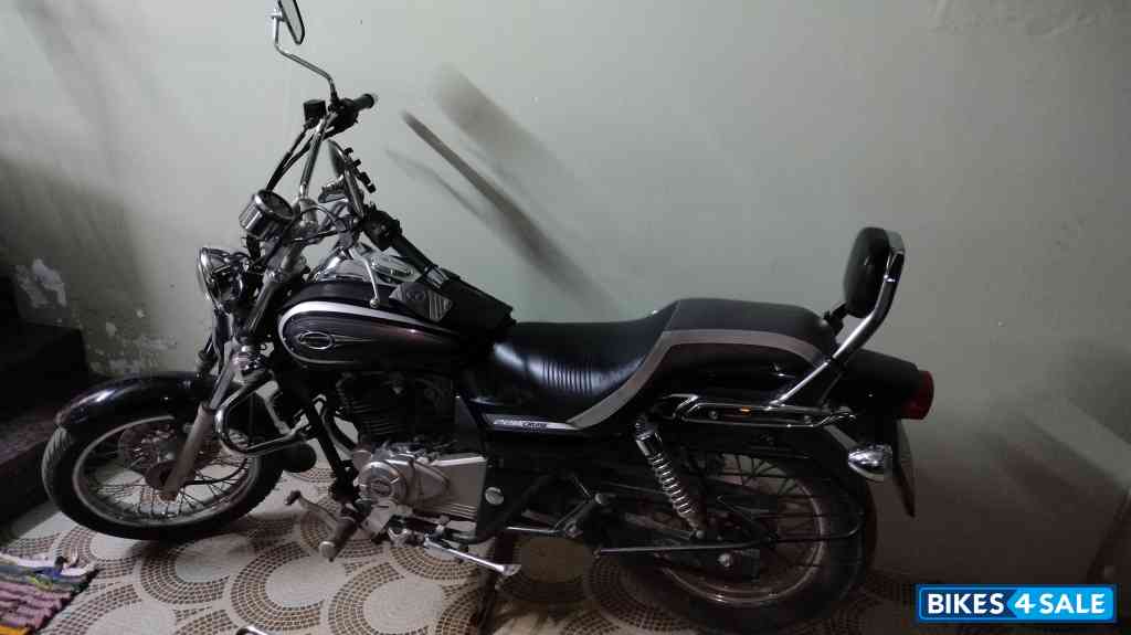 Ebony Black Bajaj Avenger Cruise 220 Ebony Black Bajaj Avenger Cruise 220
