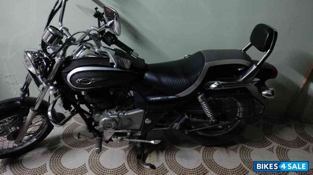 Ebony Black Bajaj Avenger Cruise 220 Ebony Black Bajaj Avenger Cruise 220