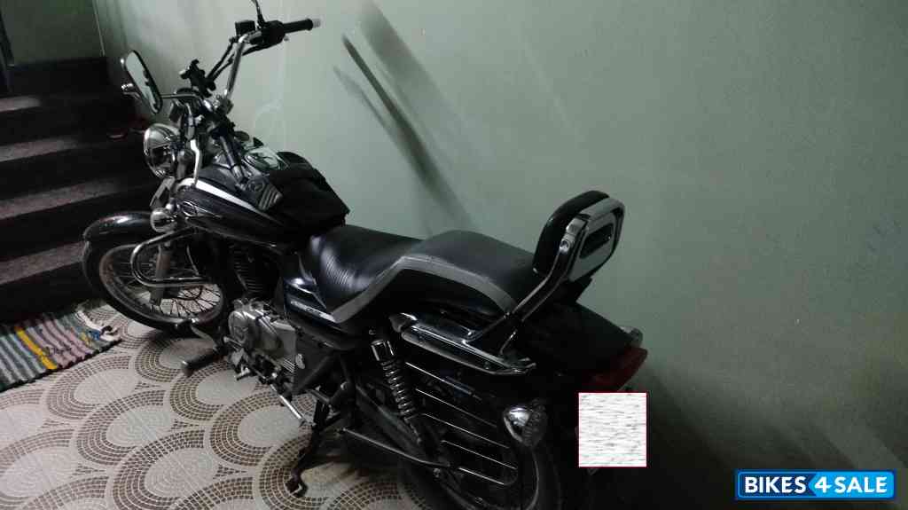Ebony Black Bajaj Avenger Cruise 220 Ebony Black Bajaj Avenger Cruise 220