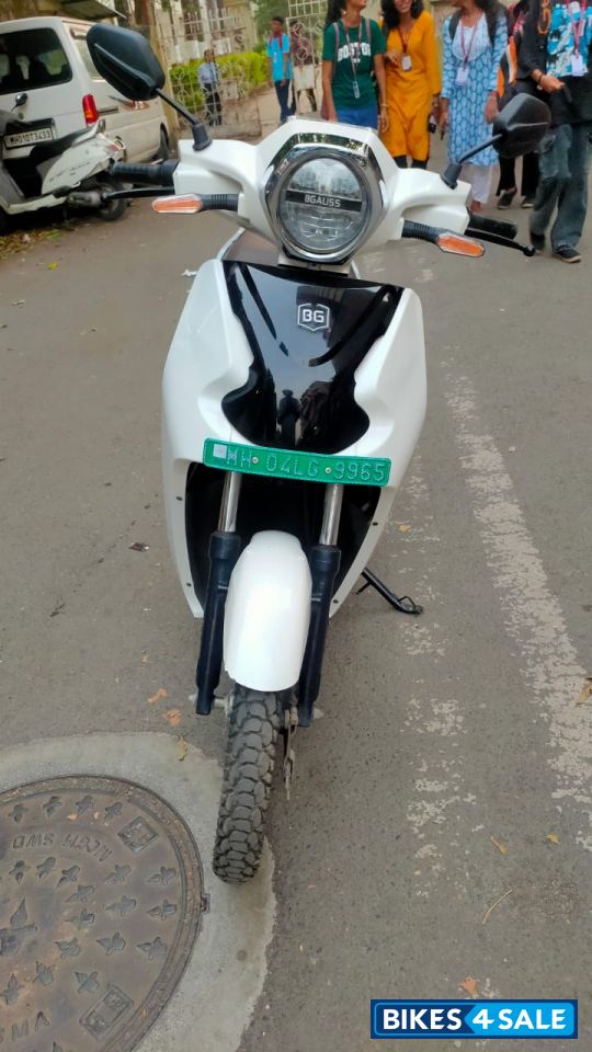 White BGauss D15 Pro