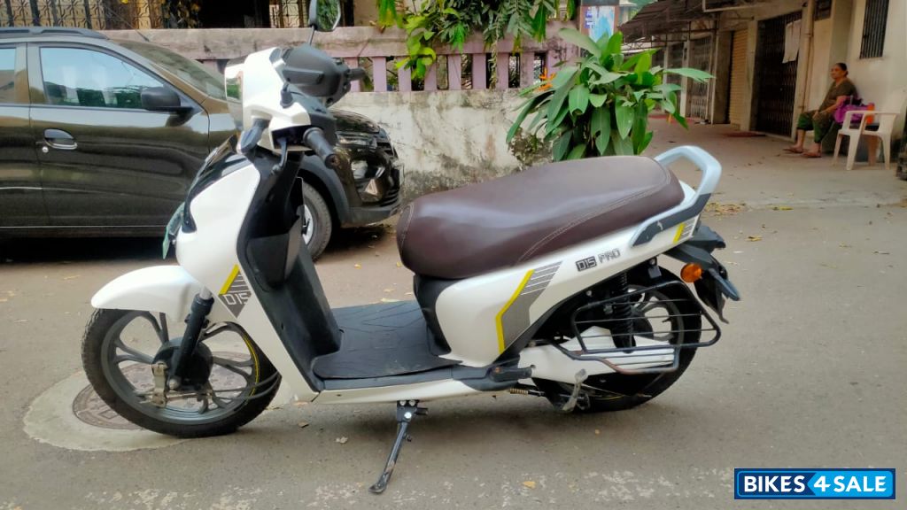 White BGauss D15 Pro