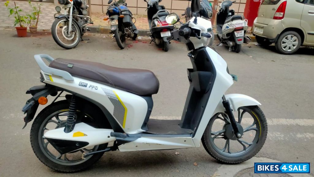 White BGauss D15 Pro