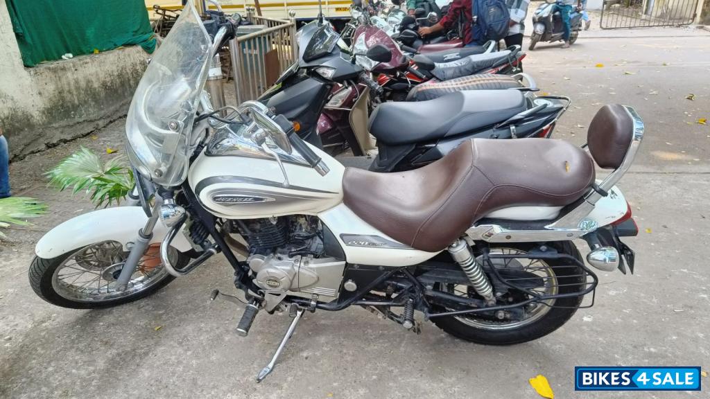 Bajaj Avenger Cruise 220 Bajaj Avenger Cruise 220