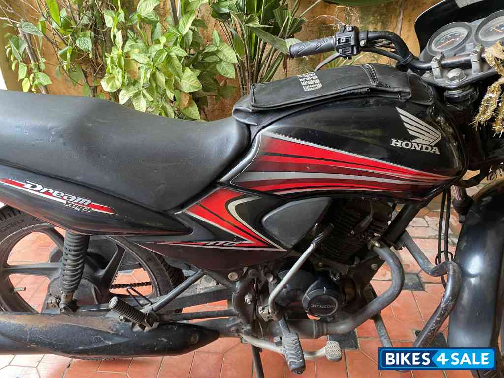 Black Honda Dream Yuga
