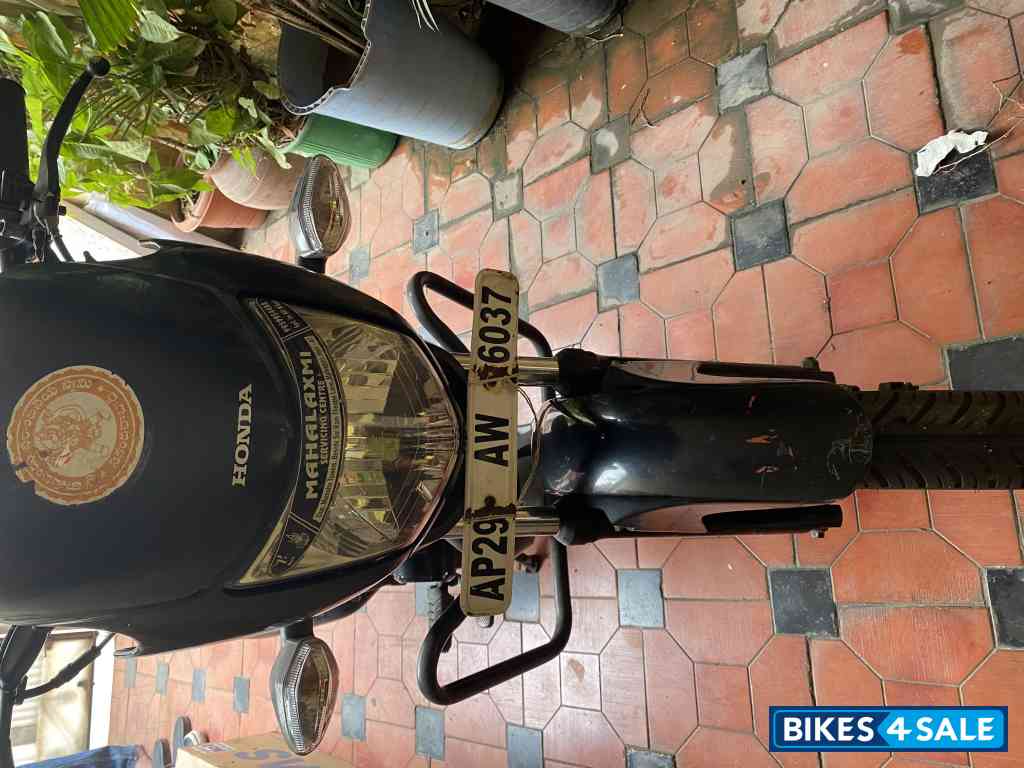 Black Honda Dream Yuga