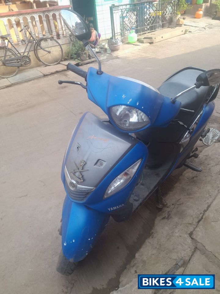 Blue Yamaha Fascino