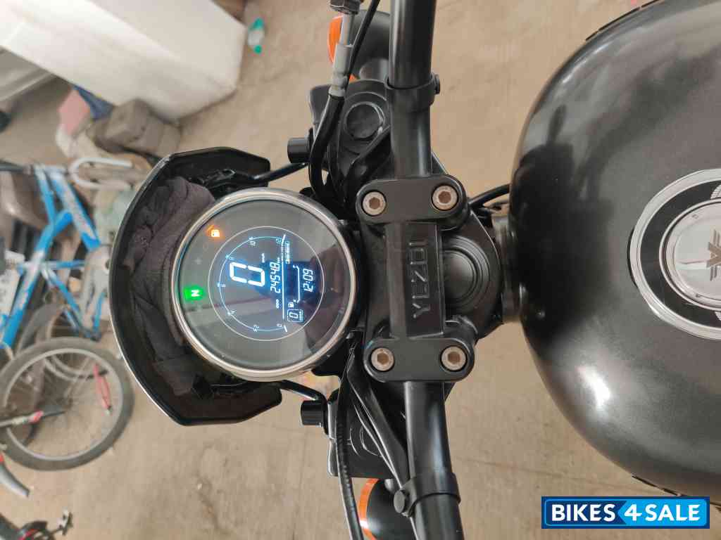 Yezdi Roadster Chrome Yezdi Roadster Chrome