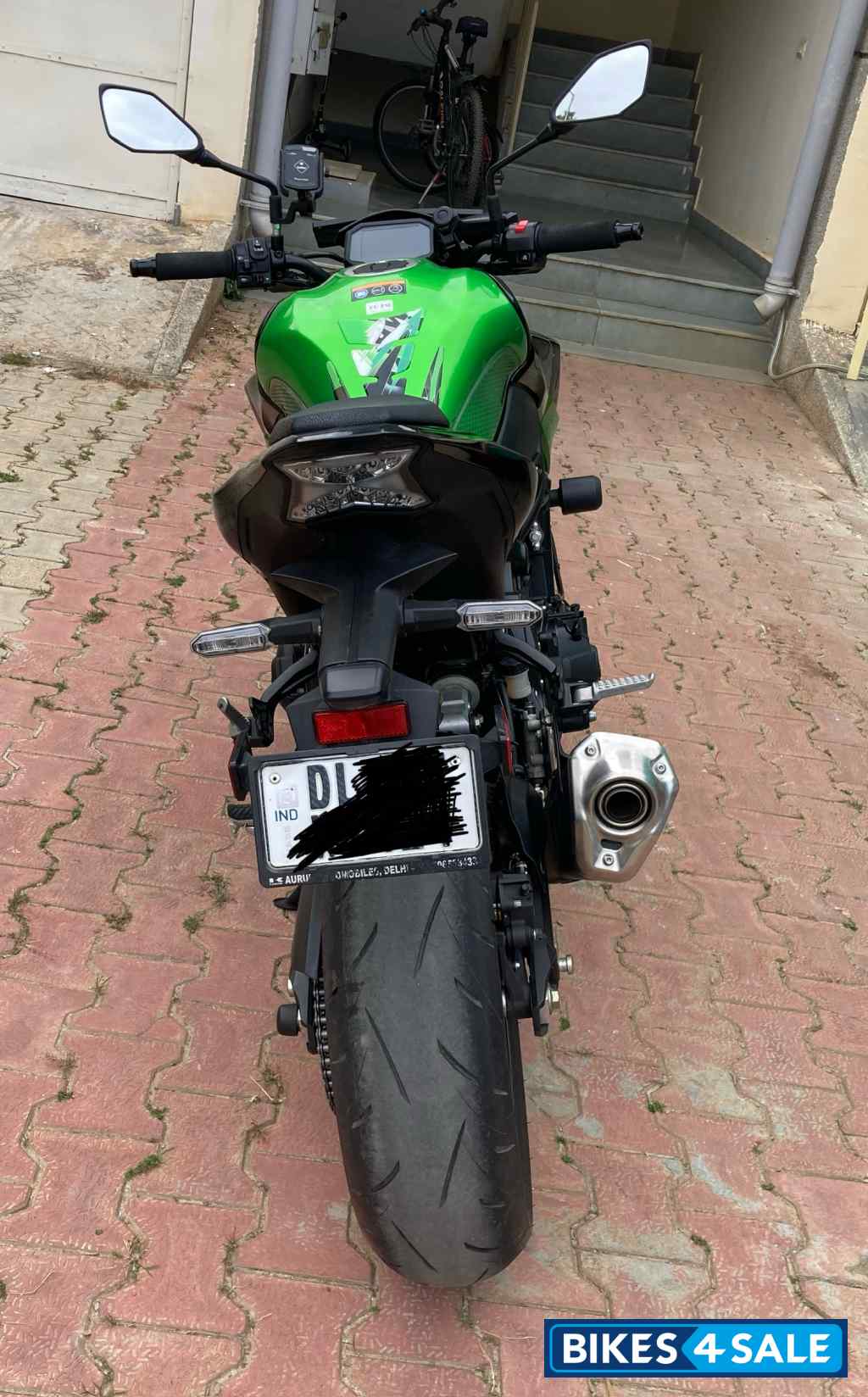Green Kawasaki Z900 2021