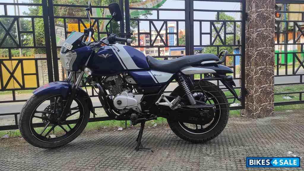 Bajaj V15