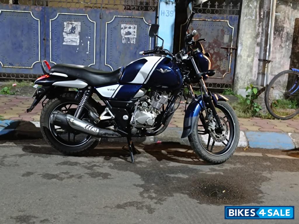 Bajaj V15